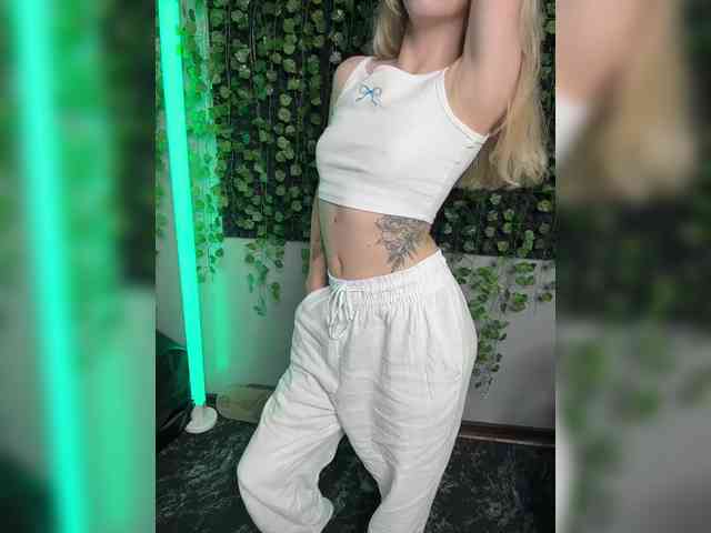 Eva_kit's cam show statistics and live stream