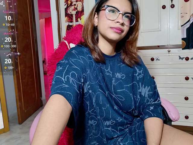 RoxaneEvans live cam on BongaCams