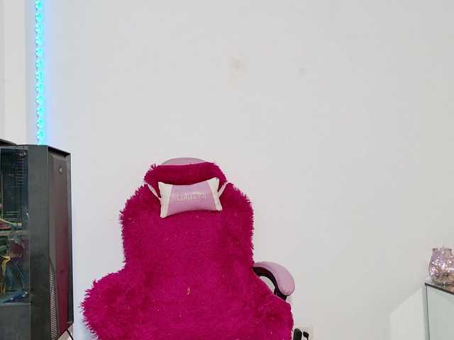 RoxaneEvans live cam on BongaCams