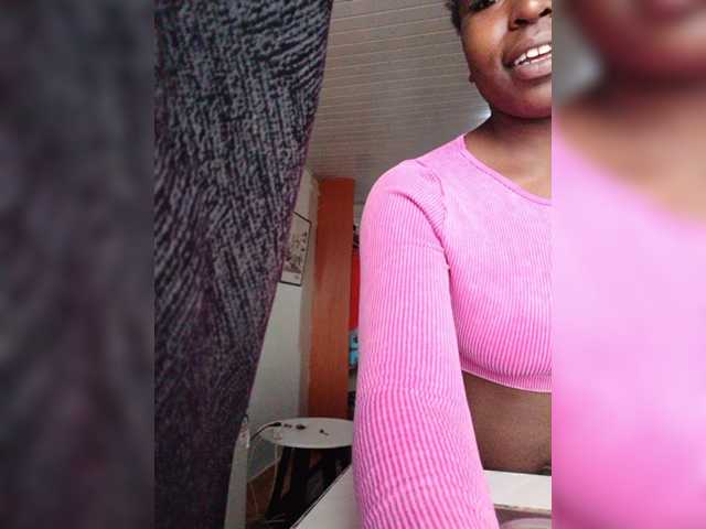 sexy-buttress live cam on BongaCams