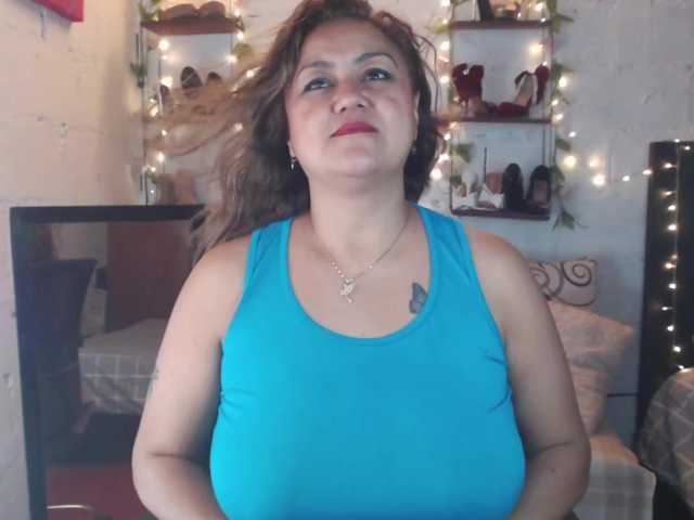 missrosariostepmoan live cam on BongaCams