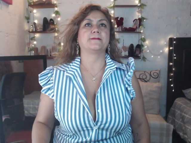 missrosariostepmoan live webcam show