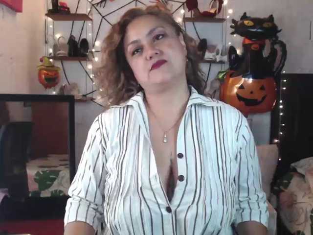 missrosariostepmoan live cam on BongaCams