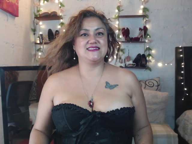 missrosariostepmoan live cam on BongaCams