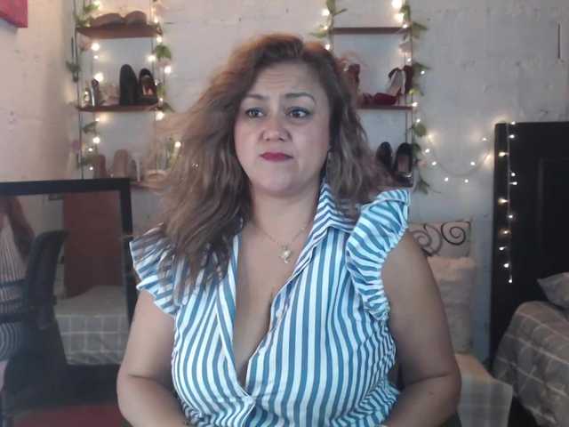 missrosariostepmoan live webcam show
