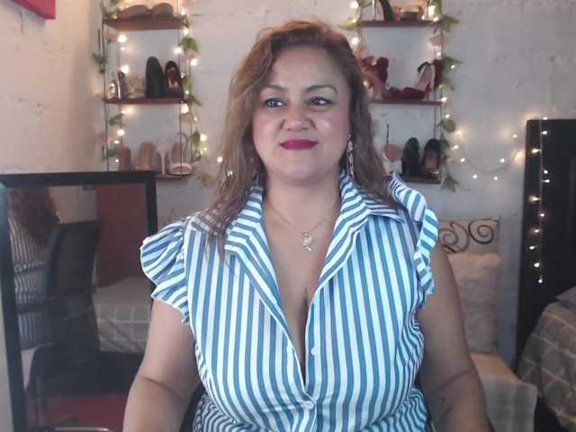 missrosariostepmoan live cam on BongaCams