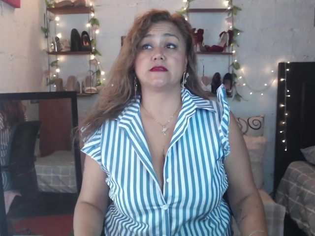 missrosariostepmoan live webcam show
