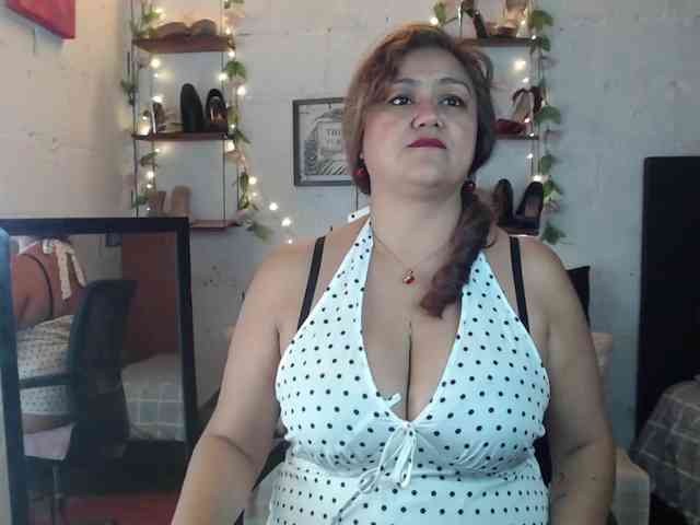 missrosariostepmoan's live room