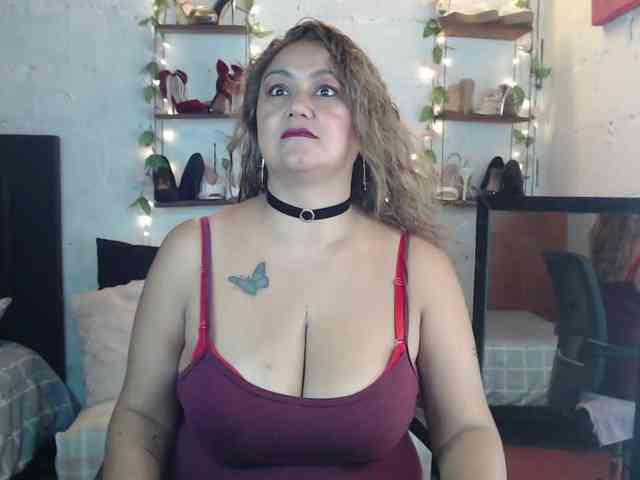 missrosariostepmoan webcam