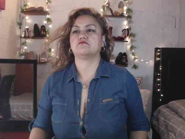 missrosariostepmoan webcam