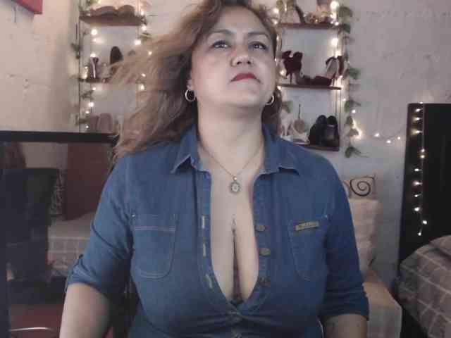 missrosariostepmoan webcam