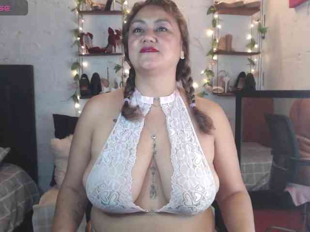 missrosariostepmoan webcam