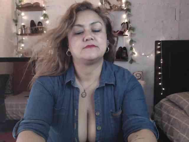 missrosariostepmoan webcam