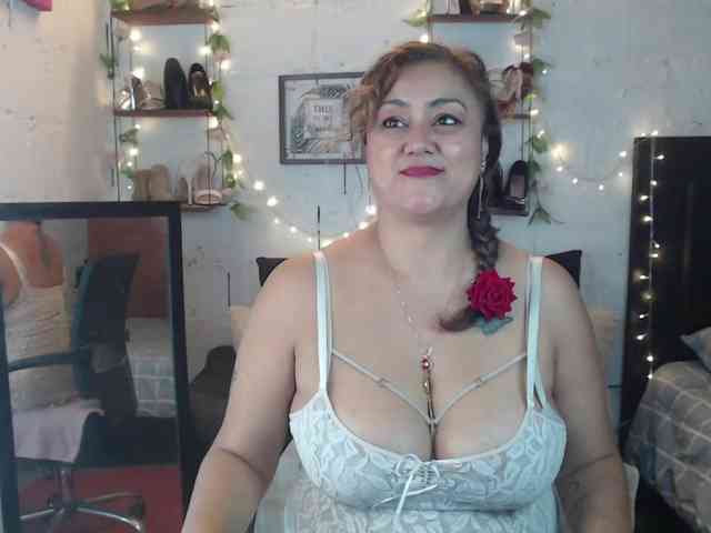 missrosariostepmoan webcam