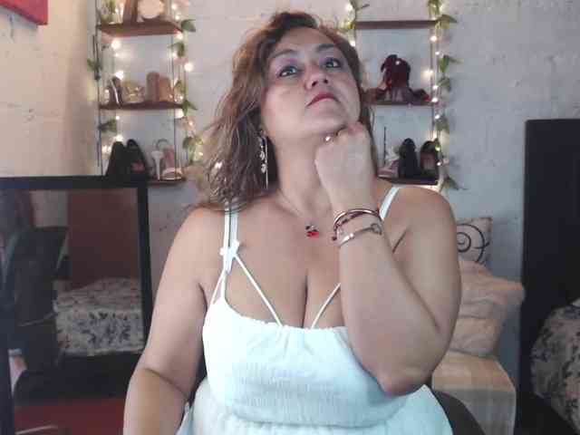 missrosariostepmoan webcam