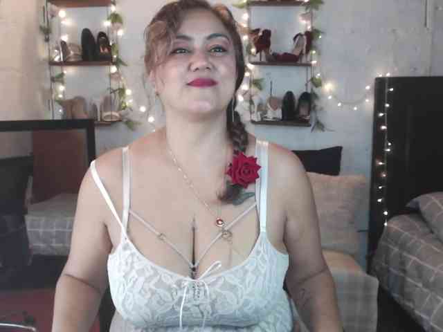 missrosariostepmoan webcam