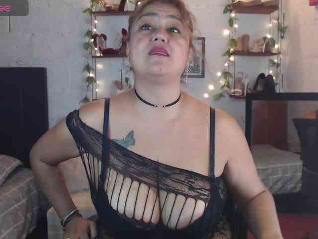 missrosariostepmoan webcam