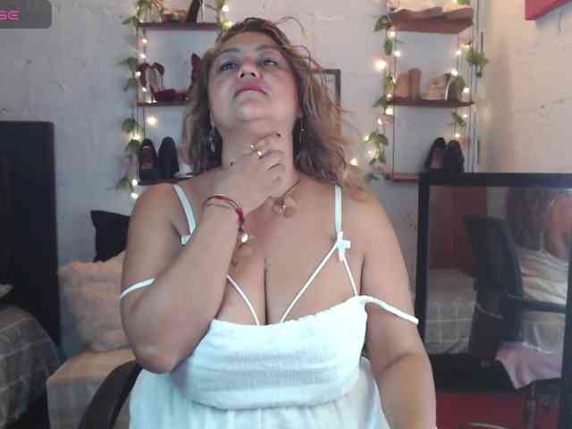 missrosariostepmoan webcam