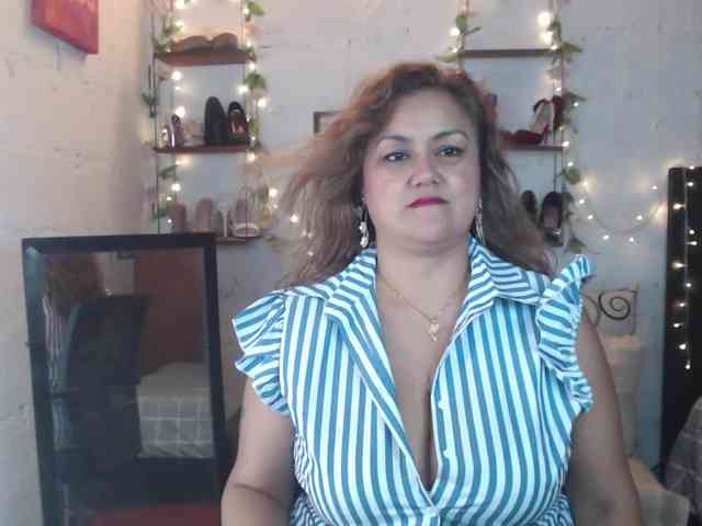 missrosariostepmoan webcam