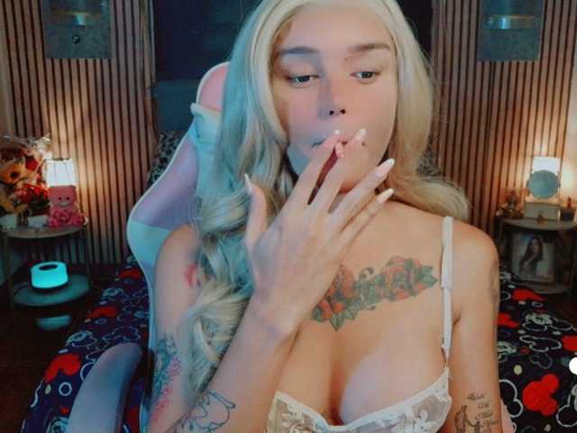 GLAMOROUS_QUEEN