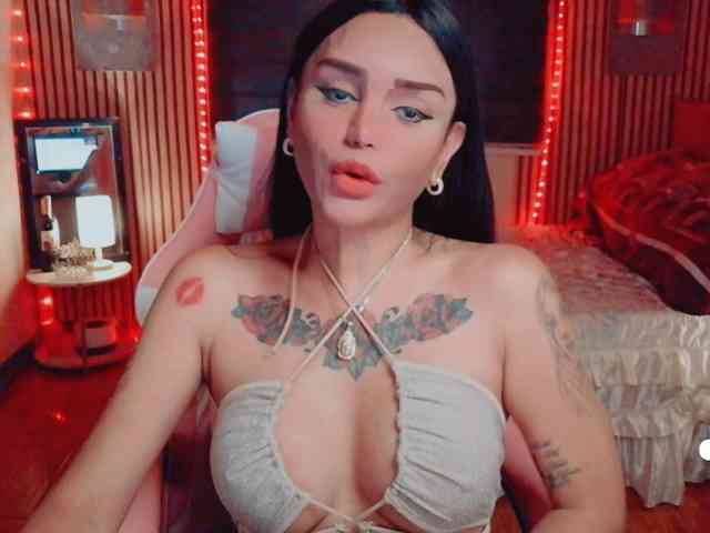 HOLLY_MOLLY