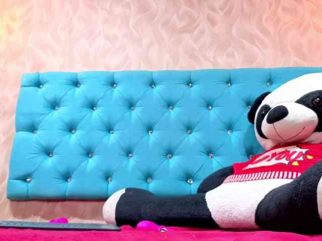 MadelineDollx webcam