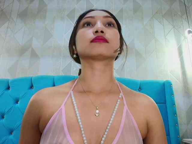 MadelineDollx webcam