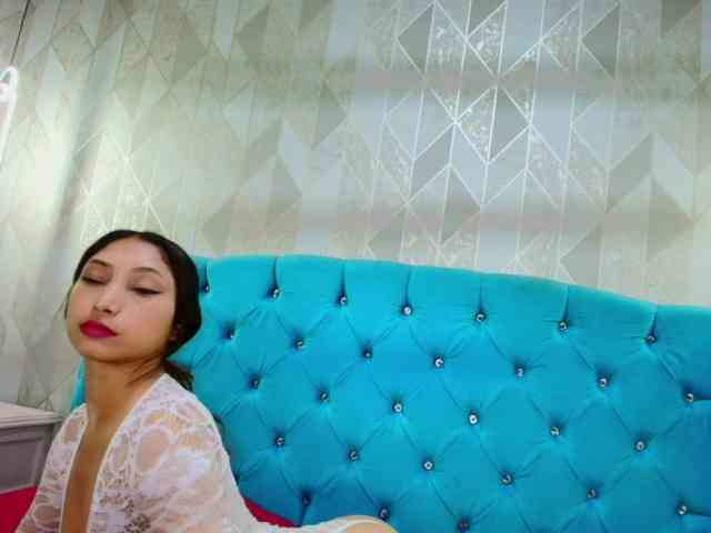 MadelineDollx webcam