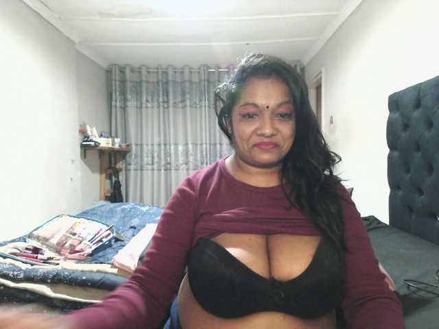 Indianmayaxoxo live cam on BongaCams