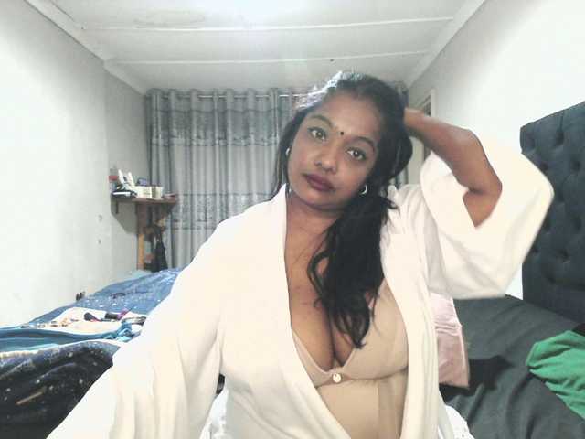 Indianmayaxoxo live cam on BongaCams