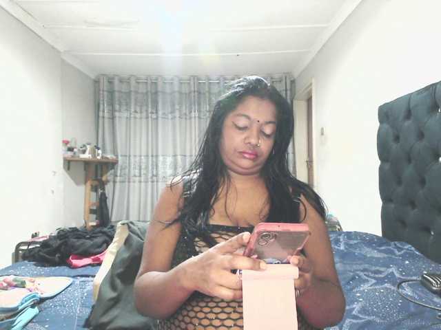 Indianmayaxoxo live cam on BongaCams