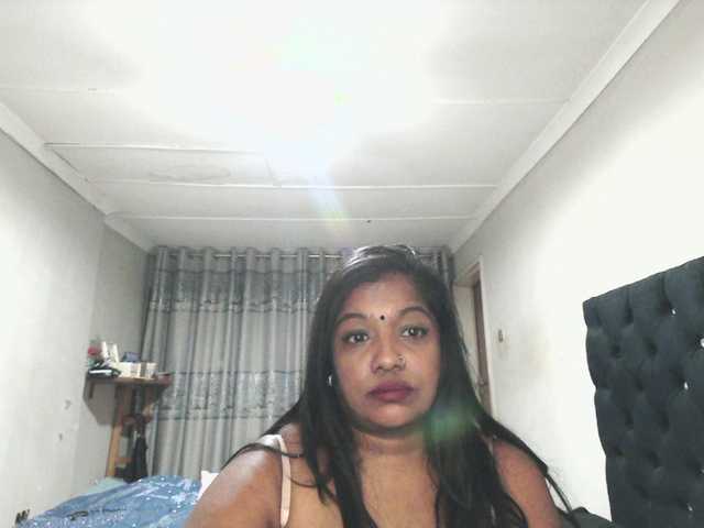 Indianmayaxoxo live cam on BongaCams