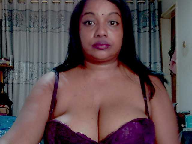 Indianmayaxoxo live cam preview