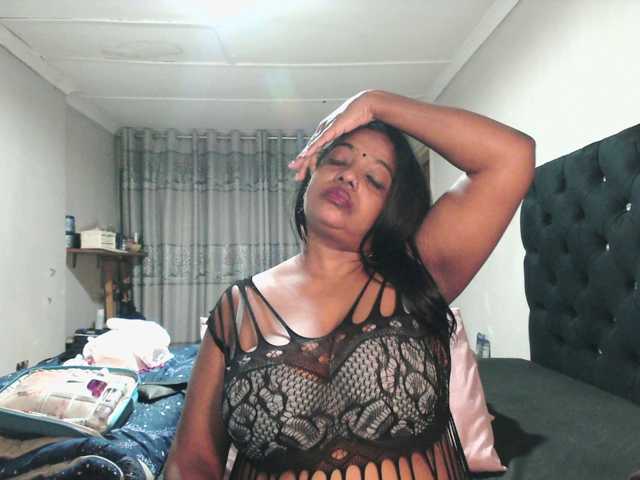Indianmayaxoxo webcam bongacams model stream image