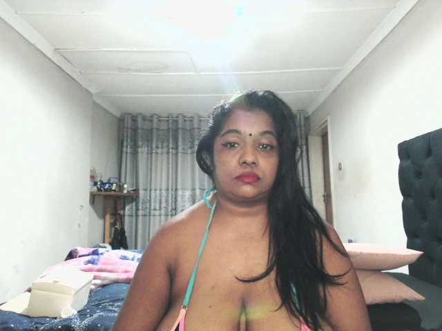 Indianmayaxoxo Live Cam on BongaCams