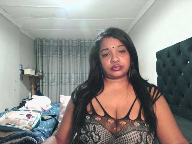 Indianmayaxoxo live cam on BongaCams