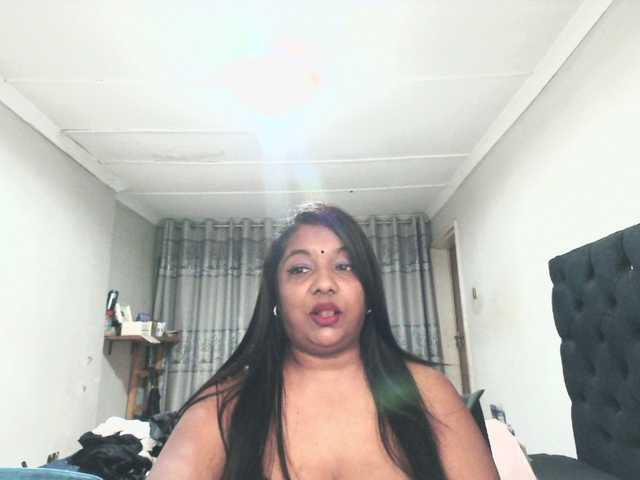 Indianmayaxoxo live cam on BongaCams