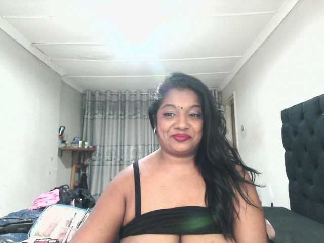 Indianmayaxoxo live cam on BongaCams