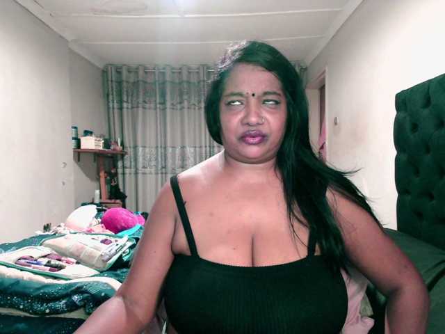 Indianmayaxoxo live cam on BongaCams