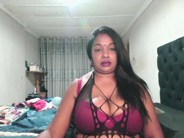Indianmayaxoxo live cam on BongaCams