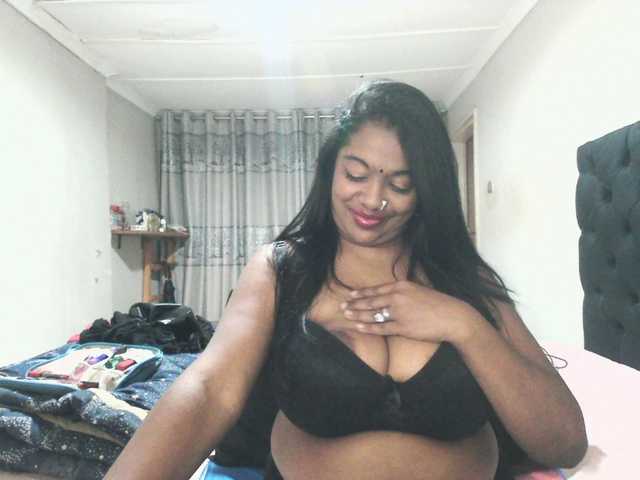 Indianmayaxoxo live webcam show