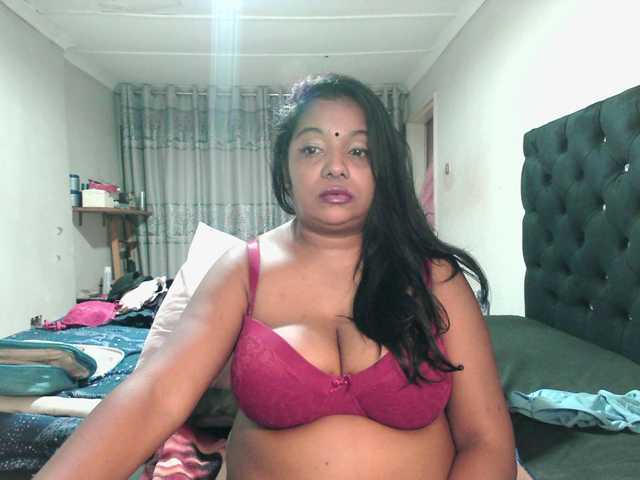 Indianmayaxoxo live cam on BongaCams