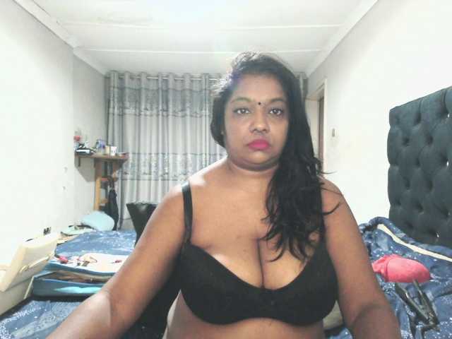 Indianmayaxoxo live cam on BongaCams