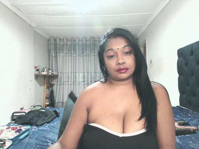 Indianmayaxoxo live cam on BongaCams