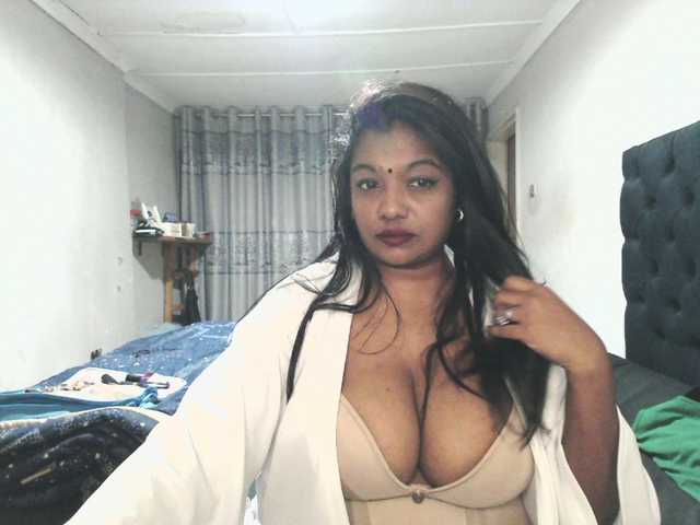 Indianmayaxoxo live cam on BongaCams