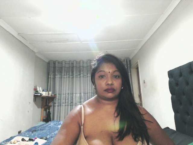 Indianmayaxoxo live cam on BongaCams