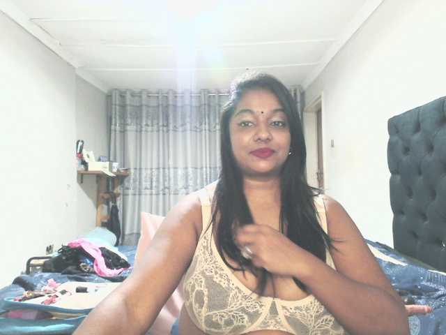 Indianmayaxoxo live cam on BongaCams