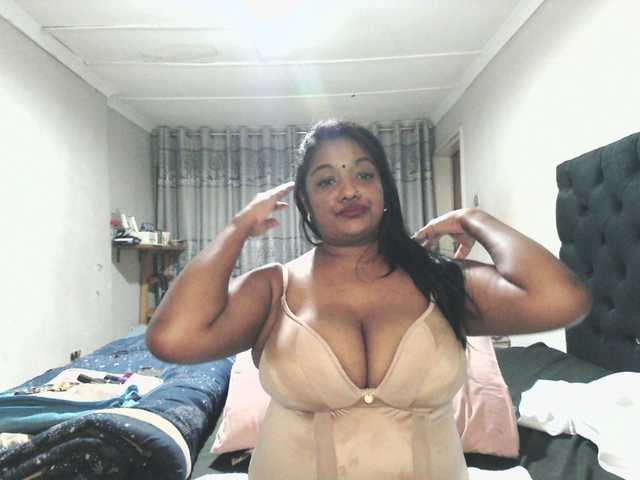 Indianmayaxoxo live cam on BongaCams