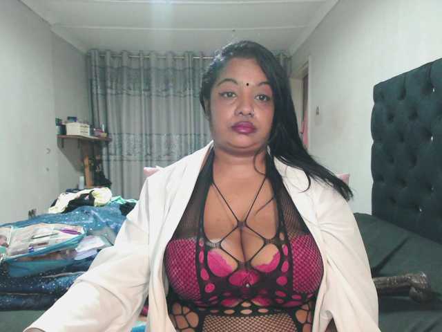 Indianmayaxoxo live cam on BongaCams