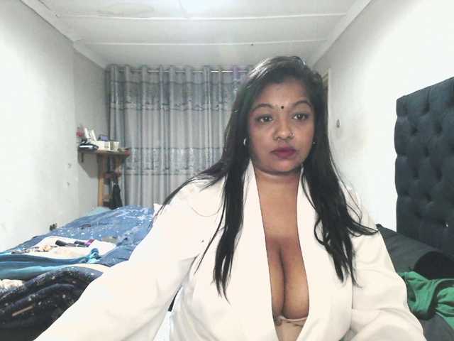 Indianmayaxoxo live cam on BongaCams